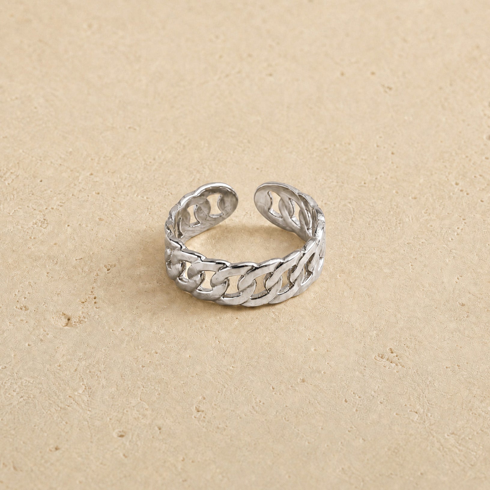 Open Chain Link Ring